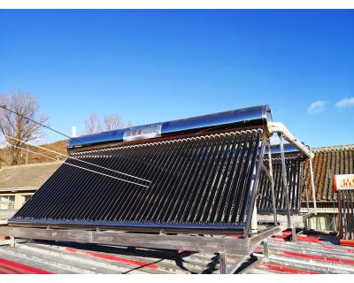 北京密云馮家峪鎮(zhèn)太陽能+空氣能+儲熱+電磁能多能聯(lián)供清潔采暖系統(tǒng)取代散煤火爐